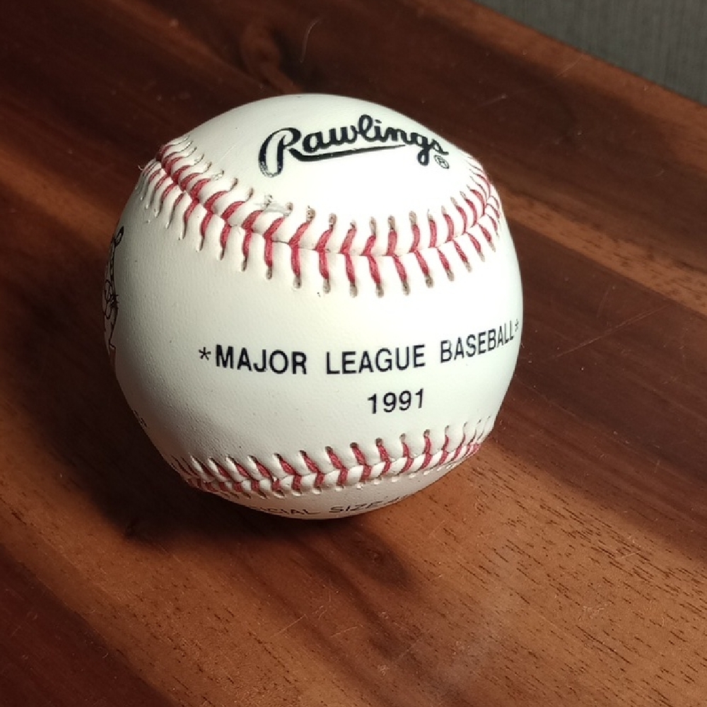 1991 Rawlings Official Major League Baseball souvenir featuring Tony the Tiger.